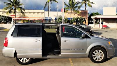 2015 Chrysler Town & Country Touring   ***WE FINANCE***  7 PASSENGER COMFORT & STYLE! - Photo 6 - Honolulu, HI 96818