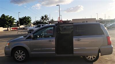 2015 Chrysler Town & Country Touring   ***WE FINANCE***  7 PASSENGER COMFORT & STYLE! - Photo 2 - Honolulu, HI 96818