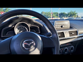 2015 Mazda Mazda3 i SV  STYLE & BEAUTY  GAS SAVER! - Photo 9 - Honolulu, HI 96818