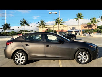 2015 Mazda Mazda3 i SV  STYLE & BEAUTY  GAS SAVER! - Photo 4 - Honolulu, HI 96818