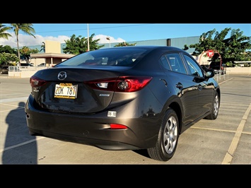 2015 Mazda Mazda3 i SV  STYLE & BEAUTY  GAS SAVER! - Photo 5 - Honolulu, HI 96818
