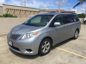 2015 Toyota Sienna LE  LOADED! Minivan - Photo 2 - Honolulu, HI 96818