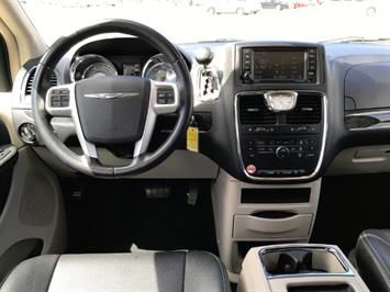 2015 Chrysler Town & Country Touring    MECHANIC SPECIAL  7 PASSENGER COMFORT & STYLE! - Photo 11 - Honolulu, HI 96818