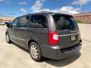 2015 Chrysler Town & Country Touring    MECHANIC SPECIAL  7 PASSENGER COMFORT & STYLE! - Photo 3 - Honolulu, HI 96818