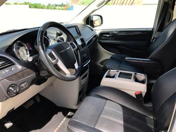 2015 Chrysler Town & Country Touring    MECHANIC SPECIAL  7 PASSENGER COMFORT & STYLE! - Photo 6 - Honolulu, HI 96818