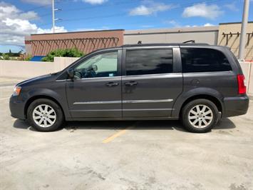 2015 Chrysler Town & Country Touring    MECHANIC SPECIAL  7 PASSENGER COMFORT & STYLE! - Photo 2 - Honolulu, HI 96818