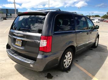 2015 Chrysler Town & Country Touring    MECHANIC SPECIAL  7 PASSENGER COMFORT & STYLE! - Photo 4 - Honolulu, HI 96818
