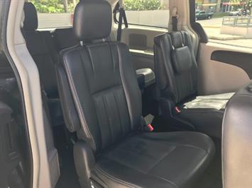2015 Chrysler Town & Country Touring    MECHANIC SPECIAL  7 PASSENGER COMFORT & STYLE! - Photo 9 - Honolulu, HI 96818