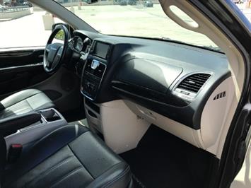 2015 Chrysler Town & Country Touring    MECHANIC SPECIAL  7 PASSENGER COMFORT & STYLE! - Photo 10 - Honolulu, HI 96818