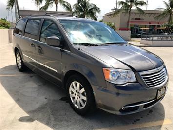 2015 Chrysler Town & Country Touring    MECHANIC SPECIAL  7 PASSENGER COMFORT & STYLE! - Photo 5 - Honolulu, HI 96818