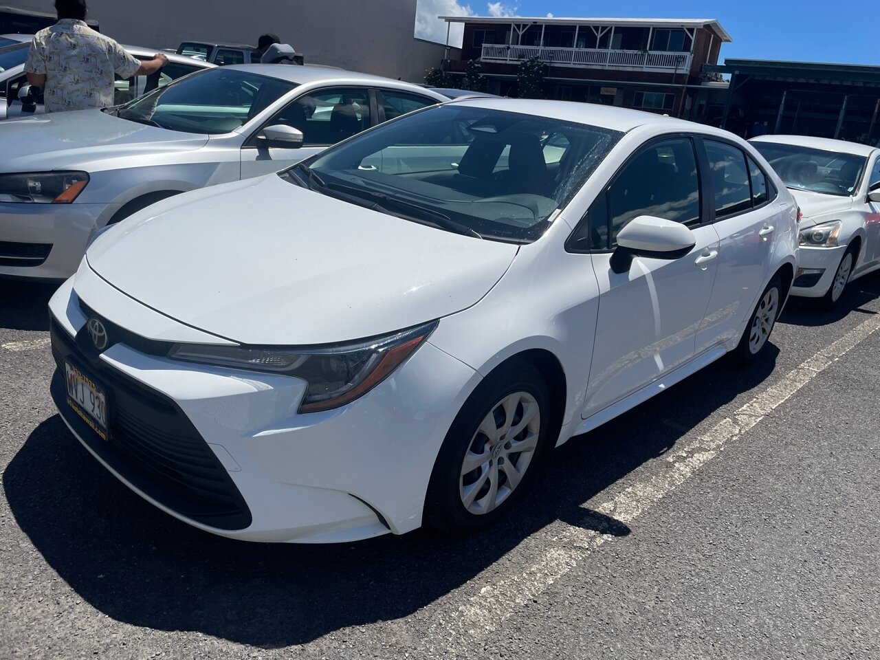 2023 Toyota Corolla LE  SUPER LOW LOW MILES! - Photo 1 - Honolulu, HI 96818
