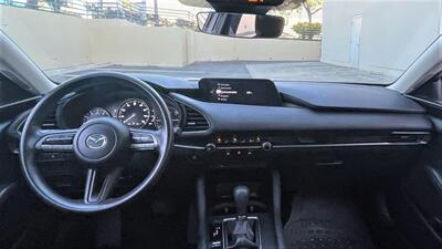 2020 Mazda Mazda3 Sedan WHITE LIGHT  LUXURY COMFORT & STYLE ! SUPER LOW MILES! - Photo 8 - Honolulu, HI 96818