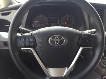 2015 Toyota Sienna LE 8-Passenger  XtraEquipment LOADED! - Photo 13 - Honolulu, HI 96818