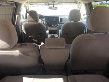 2015 Toyota Sienna LE 7-Passenger  RELIABLE & COMFORTABLE ! - Photo 9 - Honolulu, HI 96818