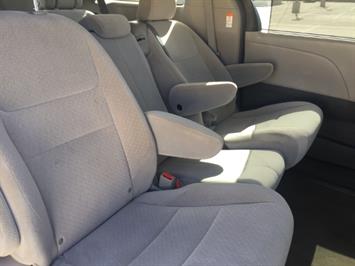 2015 Toyota Sienna LE 7-Passenger  RELIABLE & COMFORTABLE ! - Photo 10 - Honolulu, HI 96818