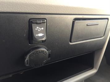 2015 Toyota Sienna LE 7-Passenger  RELIABLE & COMFORTABLE ! - Photo 28 - Honolulu, HI 96818