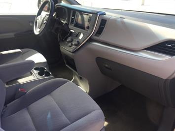 2015 Toyota Sienna LE 7-Passenger  RELIABLE & COMFORTABLE ! - Photo 12 - Honolulu, HI 96818