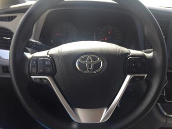 2015 Toyota Sienna LE 7-Passenger  RELIABLE & COMFORTABLE ! - Photo 23 - Honolulu, HI 96818