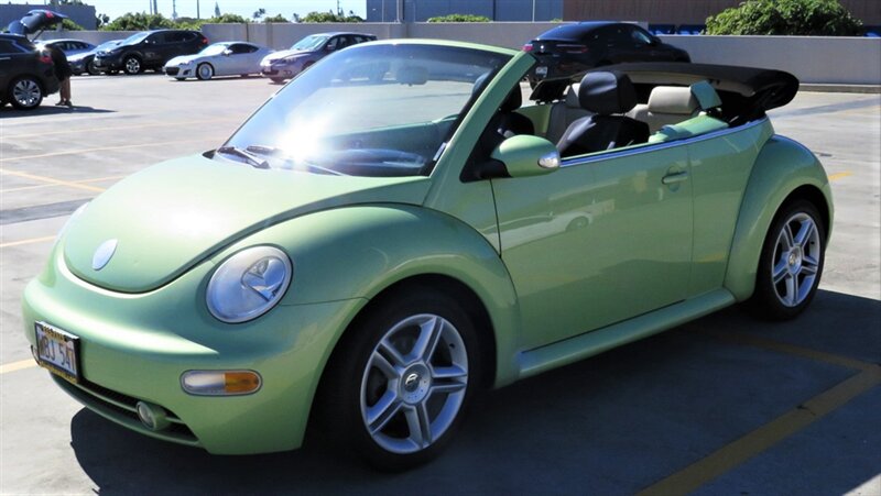 The 2004 Volkswagen New Beetle GLS photos