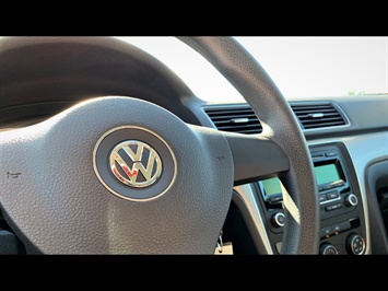 2013 Volkswagen Passat S  Low Miles  BEAUTIFUL STYLE & COMFORT ! SUPER LOW LOW MILES ! - Photo 9 - Honolulu, HI 96818