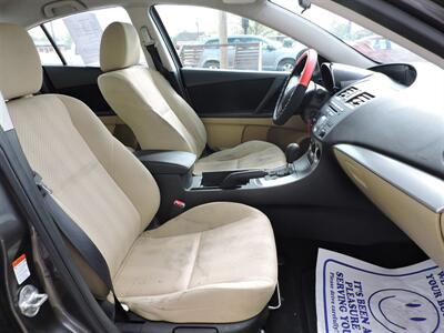2010 Mazda Mazda3 i Touring   - Photo 13 - Kearney, NE 68847