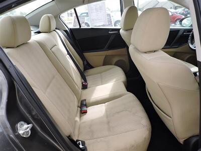 2010 Mazda Mazda3 i Touring   - Photo 12 - Kearney, NE 68847