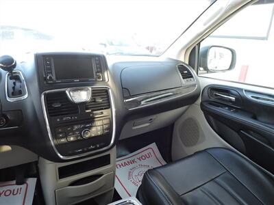 2015 Chrysler Town & Country Touring   - Photo 15 - Lexington, NE 68850