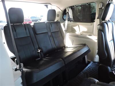 2015 Chrysler Town & Country Touring   - Photo 12 - Lexington, NE 68850