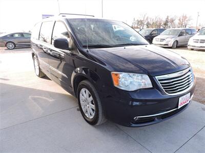 2015 Chrysler Town & Country Touring   - Photo 4 - Lexington, NE 68850