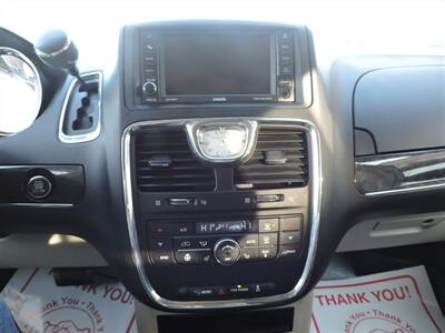 2015 Chrysler Town & Country Touring   - Photo 19 - Lexington, NE 68850
