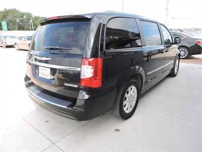 2015 Chrysler Town & Country Touring   - Photo 5 - Lexington, NE 68850
