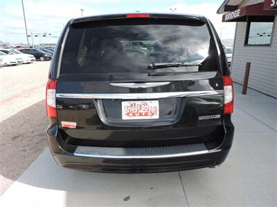 2015 Chrysler Town & Country Touring   - Photo 6 - Lexington, NE 68850