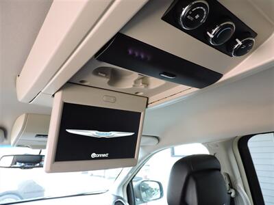 2015 Chrysler Town & Country Touring   - Photo 17 - Lexington, NE 68850