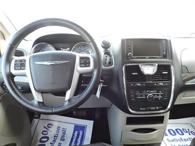 2015 Chrysler Town & Country Touring   - Photo 15 - Lexington, NE 68850