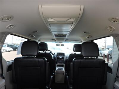 2015 Chrysler Town & Country Touring   - Photo 14 - Lexington, NE 68850