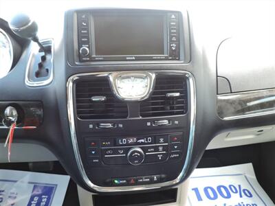 2015 Chrysler Town & Country Touring   - Photo 20 - Lexington, NE 68850