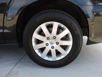 2015 Chrysler Town & Country Touring   - Photo 8 - Lexington, NE 68850