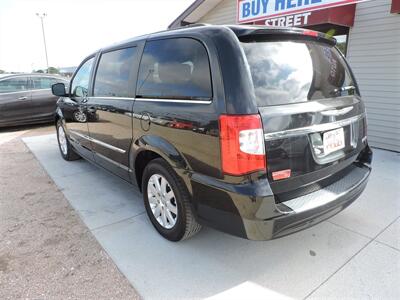 2015 Chrysler Town & Country Touring   - Photo 7 - Lexington, NE 68850