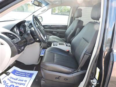 2015 Chrysler Town & Country Touring   - Photo 9 - Lexington, NE 68850