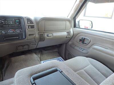 1999 GMC Yukon SLE   - Photo 11 - Lexington, NE 68850