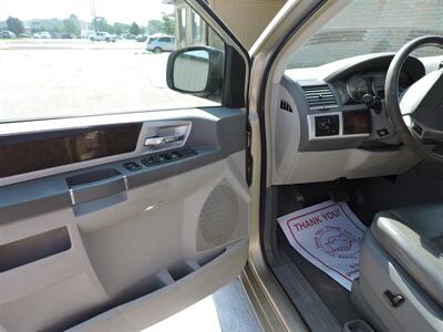2010 Chrysler Town & Country Touring   - Photo 17 - Kearney, NE 68847