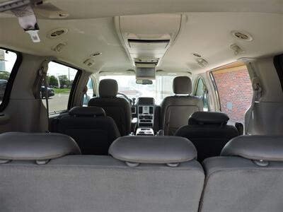 2010 Chrysler Town & Country Touring   - Photo 14 - Kearney, NE 68847