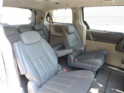 2010 Chrysler Town & Country Touring   - Photo 15 - Kearney, NE 68847