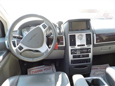 2010 Chrysler Town & Country Touring   - Photo 10 - Kearney, NE 68847