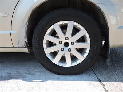 2010 Chrysler Town & Country Touring   - Photo 8 - Kearney, NE 68847