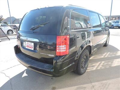 2010 Chrysler Town & Country Touring   - Photo 5 - Grand Island, NE 68801