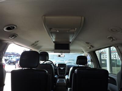 2015 Chrysler Town & Country Touring   - Photo 13 - Grand Island, NE 68801