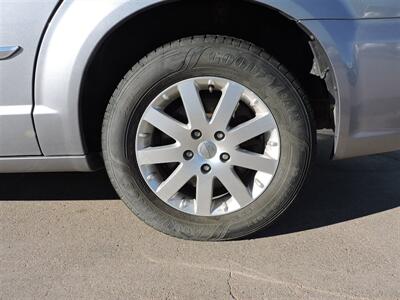 2015 Chrysler Town & Country Touring   - Photo 8 - Grand Island, NE 68801