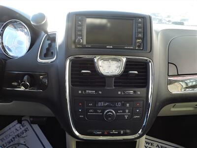 2015 Chrysler Town & Country Touring   - Photo 18 - Grand Island, NE 68801