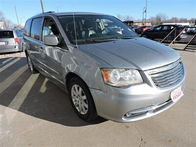 2015 Chrysler Town & Country Touring   - Photo 4 - Grand Island, NE 68801